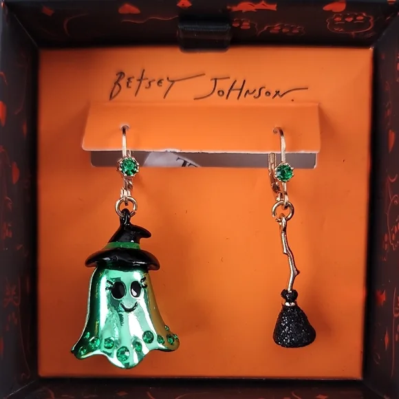 Betsey Johnson Emerald Ghost Earrings with Black Hat - Picture 2 of 8